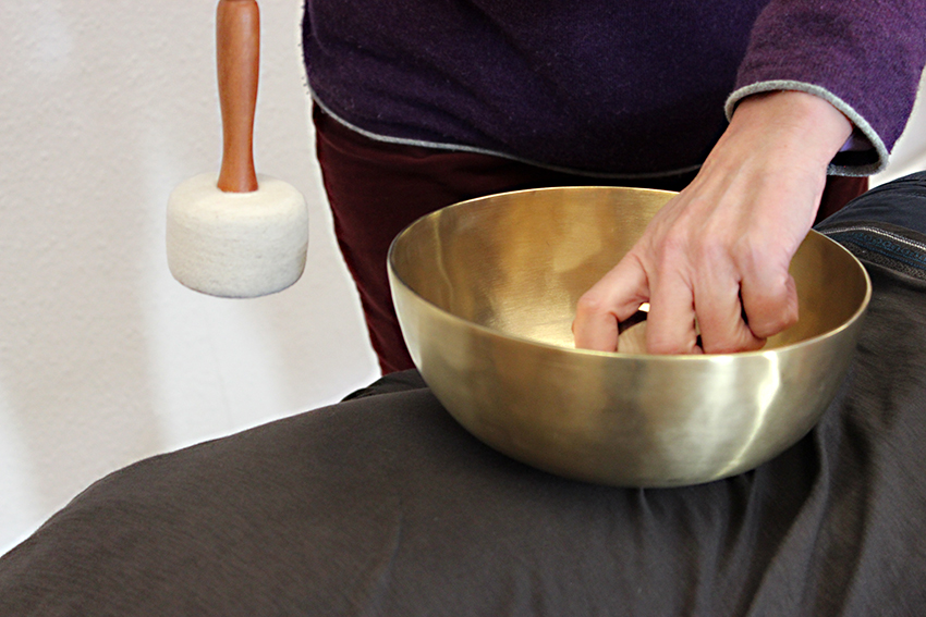 Klangschale mit Griff