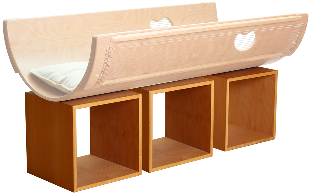 Drei Holzwürfel zum Auflegen von Klangwiegen