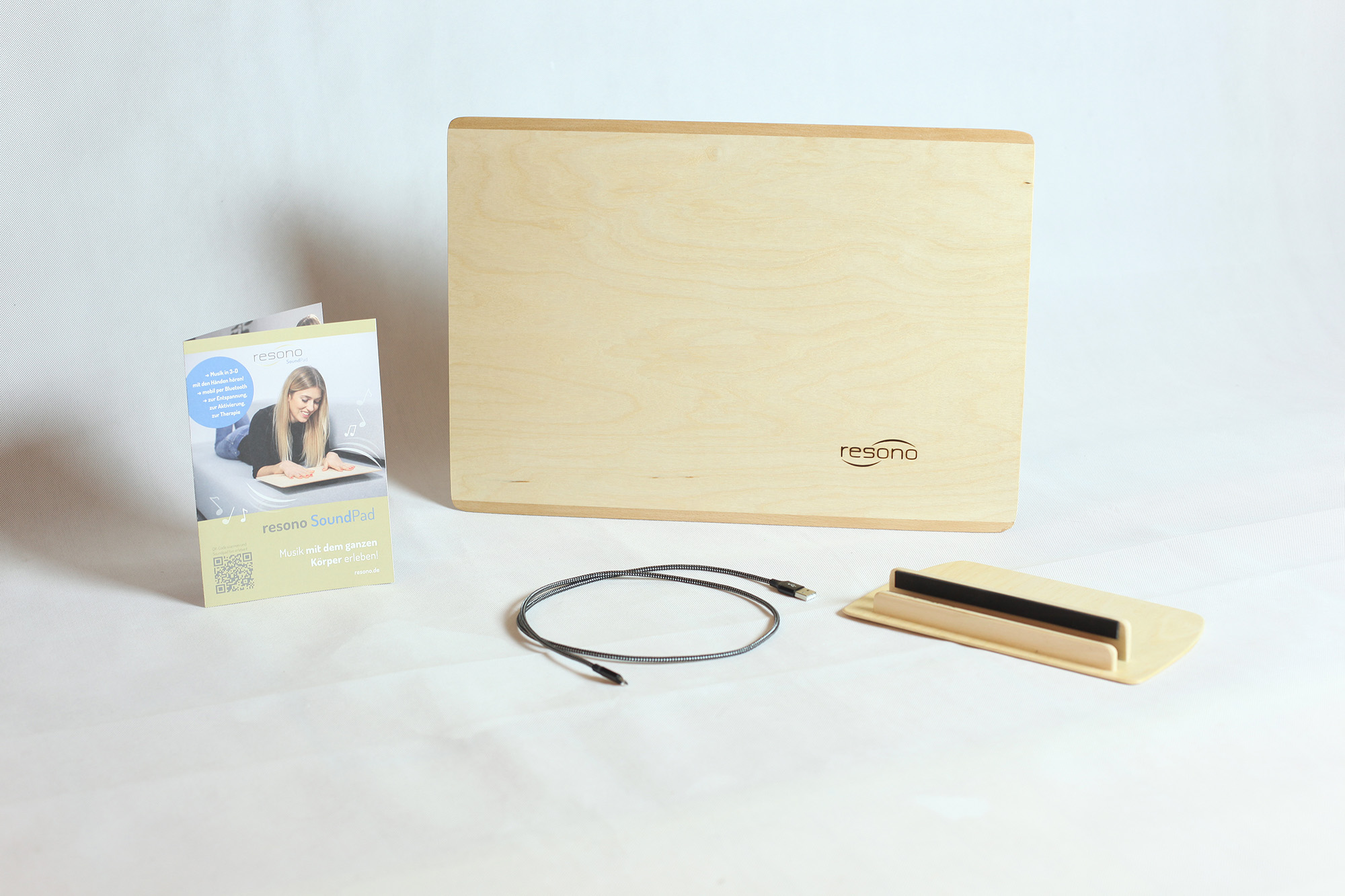 Resono SoundPad Mark II, Holzplatte mit Vibrationsmodulen, 48,5 x 34 x 3 cm